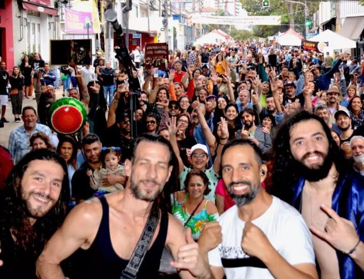 A volta da Feira de Artes da Vila Madalena nas ruas de São Paulo foi marcada por novidades e emoções